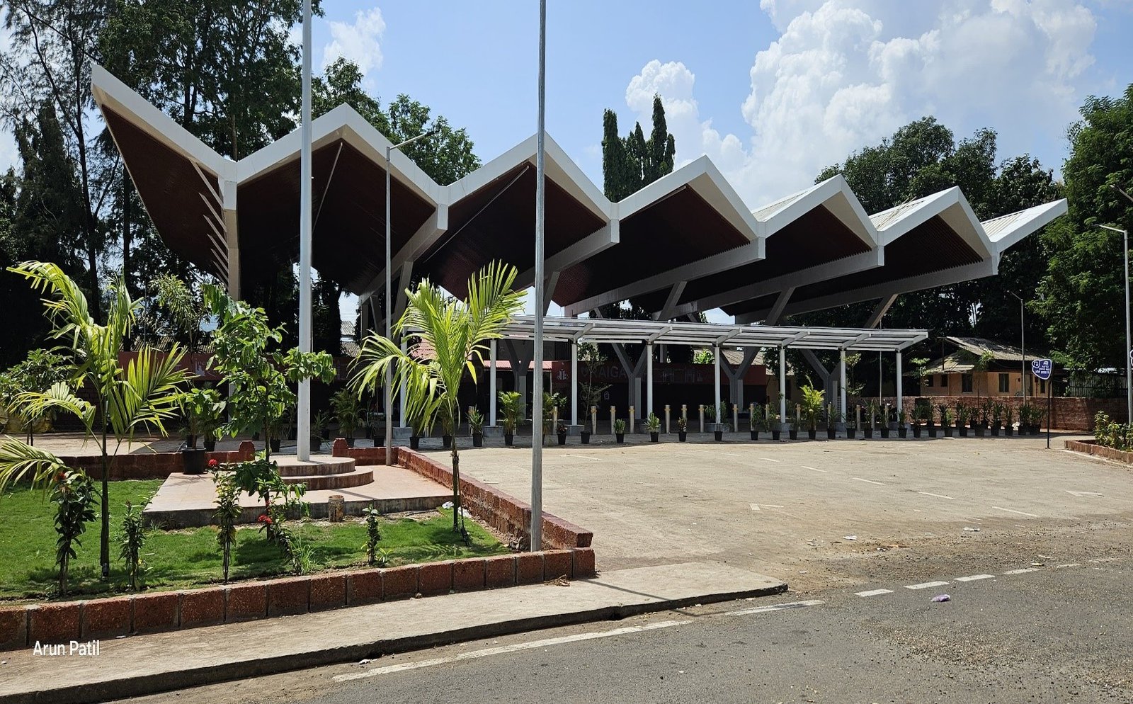 वीर रेल्वे स्टेशन रस्ता जि.रायगड.